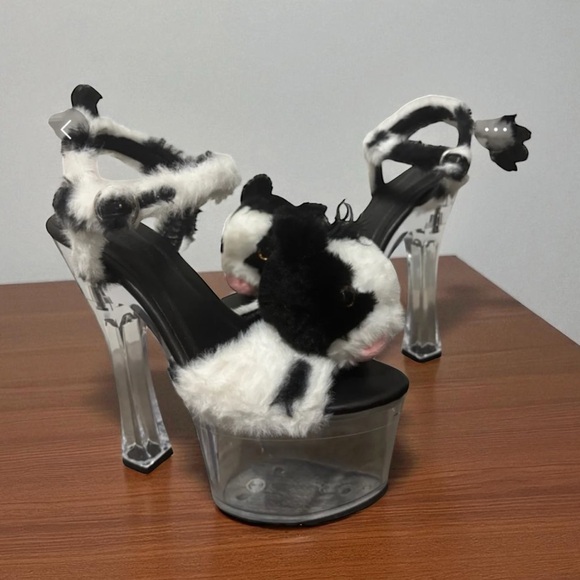 NWOB Dolls Kill / Sugar Thrillz Cow Plush Paws Platform Heels Size 7 Halloween - Picture 7 of 11